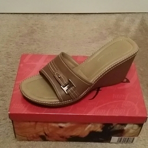 Fioni Tan Wedge Sandals