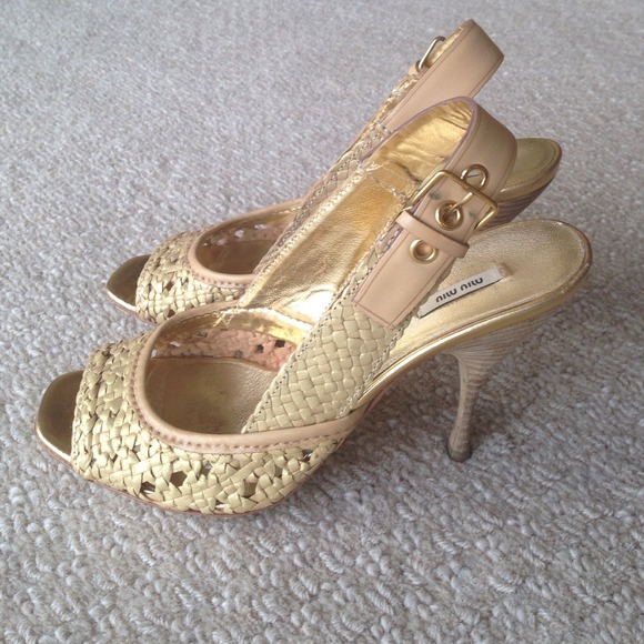 SOLD. Miu Miu woven sling back heels - Picture 2 of 5