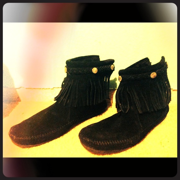 Minnetonka size 7 black boots. Moccasin booties - Picture 1 of 3