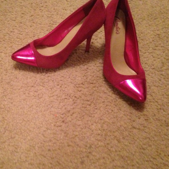 Hot high heels - Picture 1 of 3