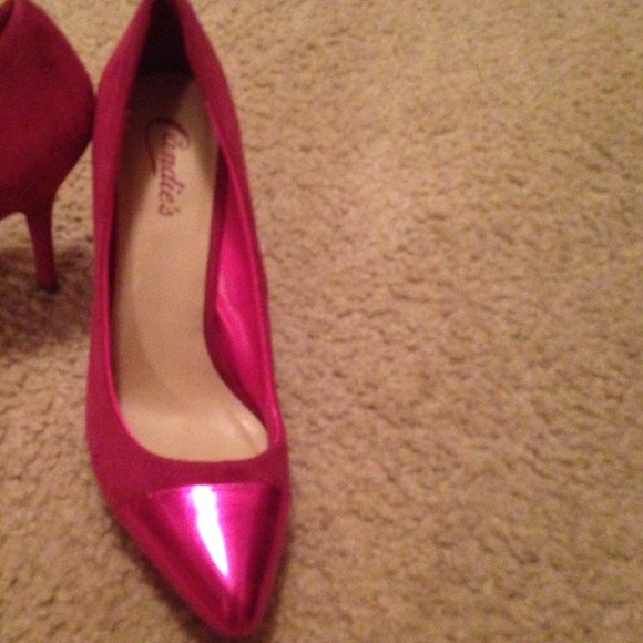 Hot high heels - Picture 3 of 3