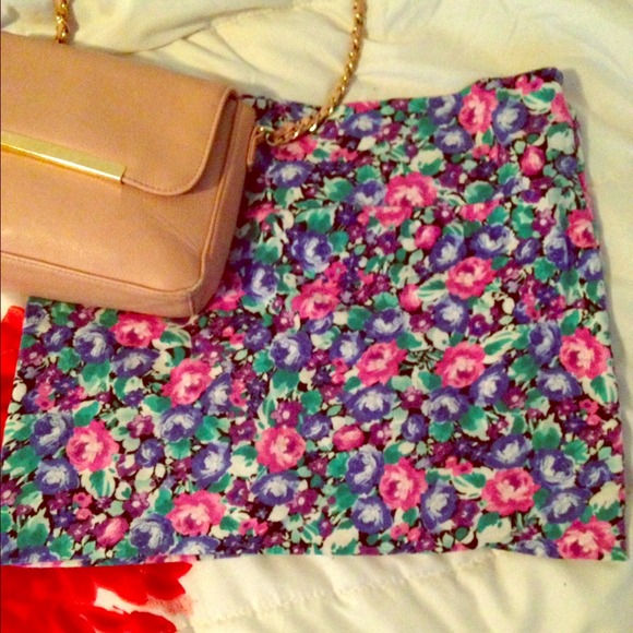 Floral stretchy mini skirt