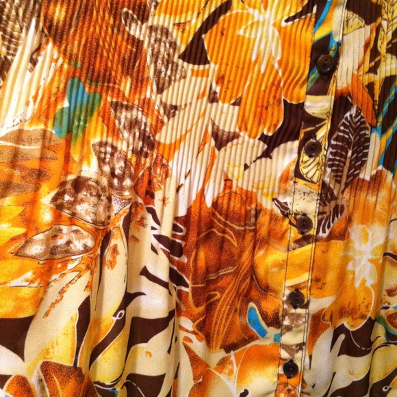 Summer blouse with flowers & leaves - Picture 4 of 4