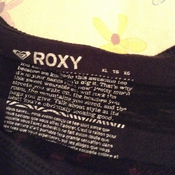 ☆Sold in a bundle☆ Roxy tank top - Picture 2 of 3