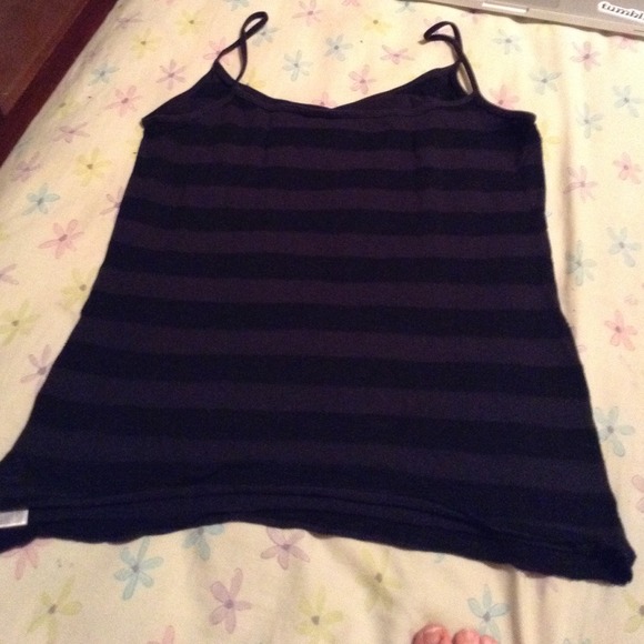 ☆Sold in a bundle☆ Roxy tank top - Picture 3 of 3