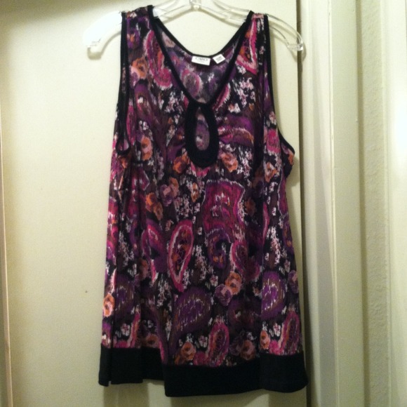 Plus Summer sleeveless blouse with paisley print