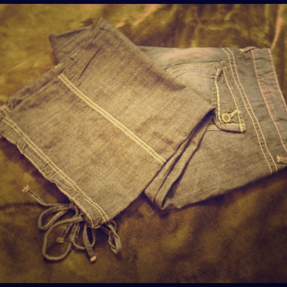 Super cute demon Capri pants!