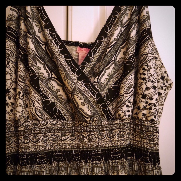 Beautiful black and white sundress!