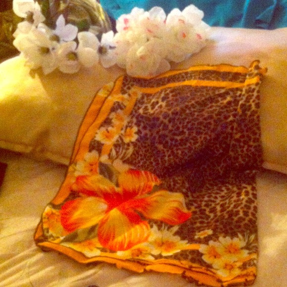 stretchy sarong ! Leopard print w flowers
