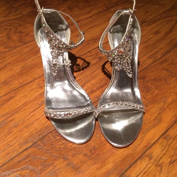 Silver bling heel SUPER CUTE- negotiable