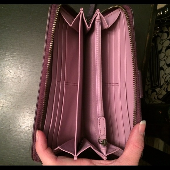 **SOLD** Coach wallet - Picture 2 of 2
