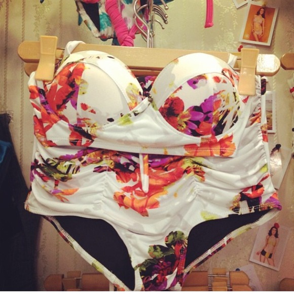 Highwaist Swimsuit
