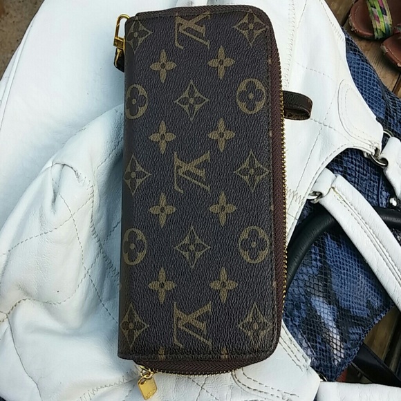 Pretty brown wristlet