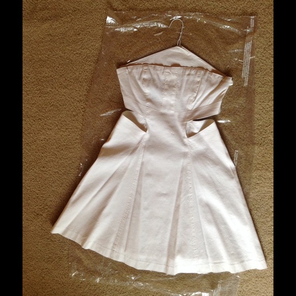 Trendy Halter Dress made by bebe - Picture 3 of 4