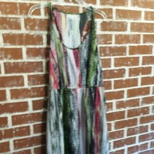 Sleeveless dress shirt in front long in back large