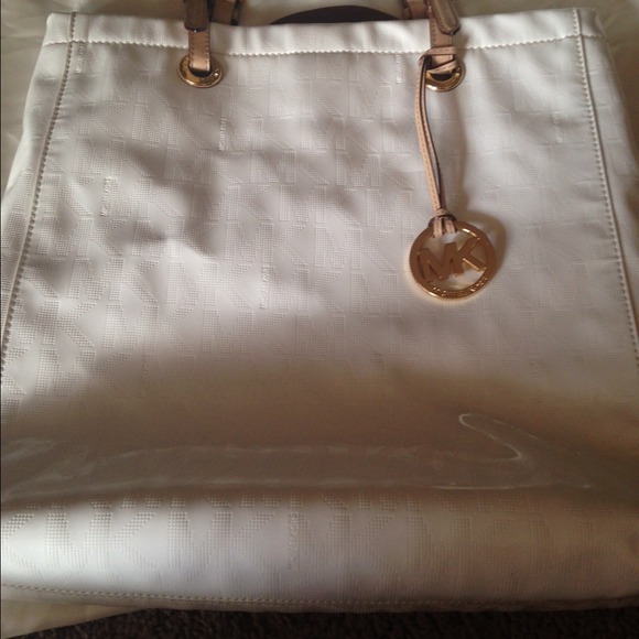 Authentic Micheal kors jet set white tote