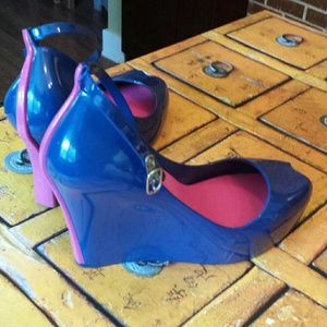 Hot electric blue and pink stripe wedges size9
