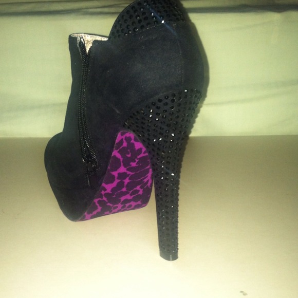 🌟Betsey Johnson Black Bootie Heels🌟