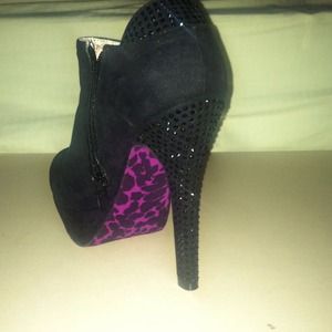 🌟Betsey Johnson Black Bootie Heels🌟