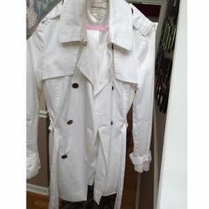 White Banana Republic Spring/Summer Trench Coat