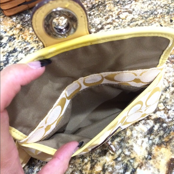 COACH SIGNATURE SKINNY WRISTLET WITH KEYCHAIN - Picture 2 of 4