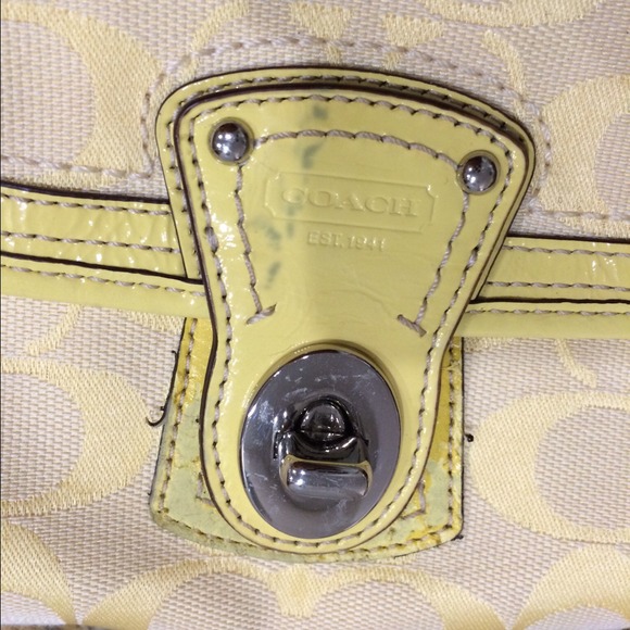 COACH SIGNATURE SKINNY WRISTLET WITH KEYCHAIN - Picture 4 of 4