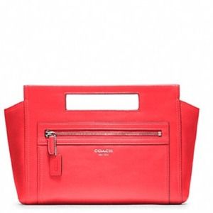 🚫SOLD🚫🎀 Coach Leather Basket Clutch 🎀