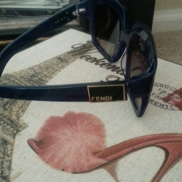 Fendi sunnies - Picture 2 of 3