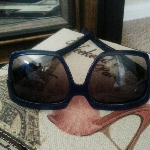 Fendi sunnies - Picture 3 of 3