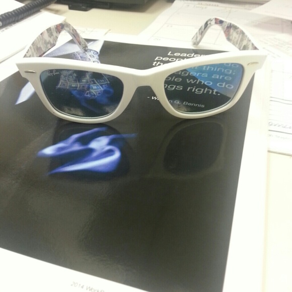 RAY BAN Wayfarers With UK Logo interior. Authentic