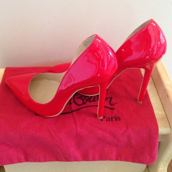 LOW PRICE!! Red designer type red bottom pumps