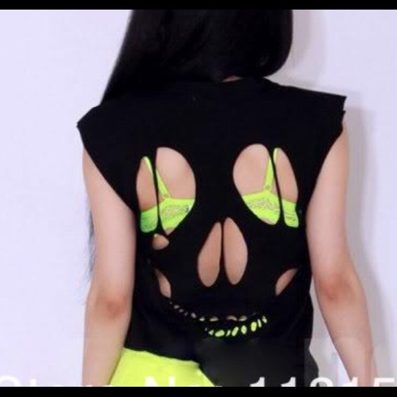 ⚠️SALE⚠️Cut Out Skull Top