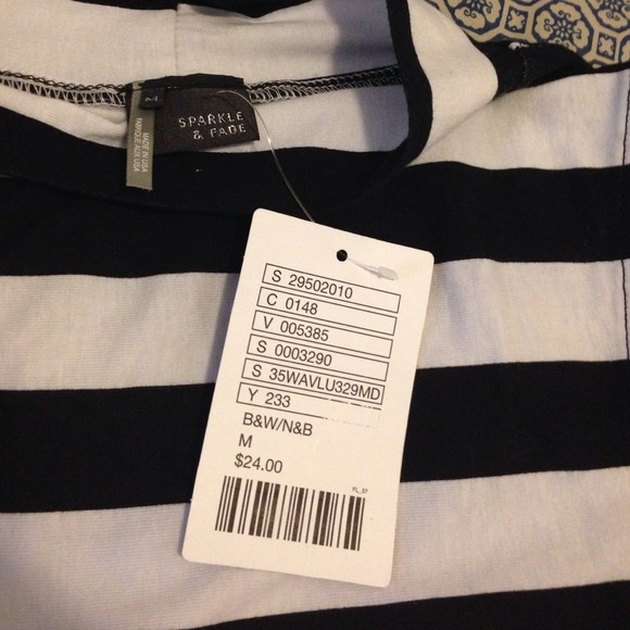 Sparkle and fade sz M black and white crop top - Picture 2 of 3