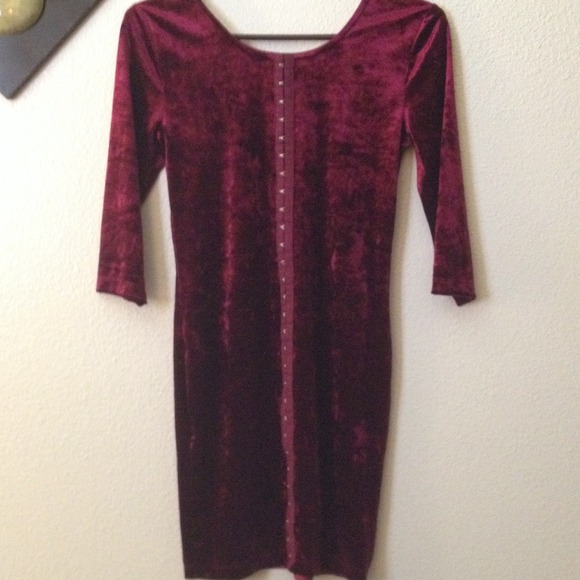 💃XXI Beautiful Burgundy Crushed Velvet Dress💃 - Picture 3 of 4