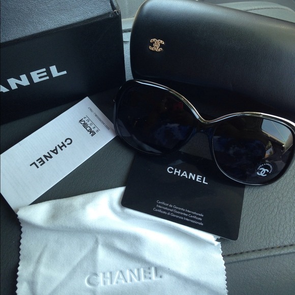 Accessories - 💥💥Camilla Chanel sunglasses Comes with all shown