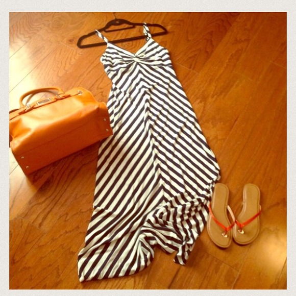 BUNDLE Navy white maxi dress and express earrings!