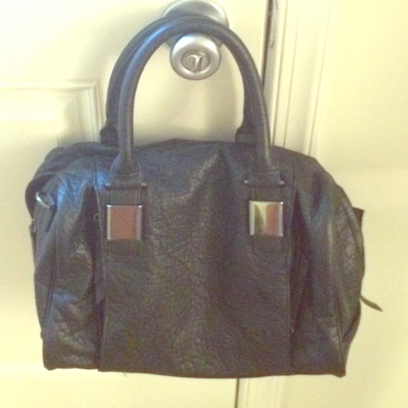 Cute faux leather bag!