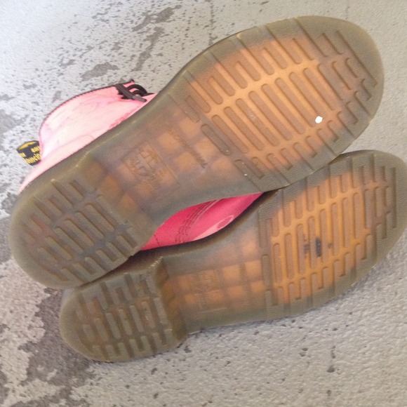 π₯PRICE REDUCED!!!π₯ Pretty Pink Doc Martensπ - Picture 4 of 4