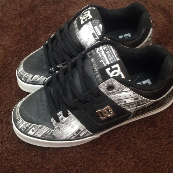 DC Shoes Like New 9.5
