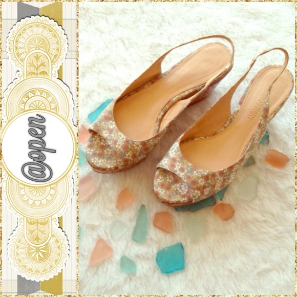Colin Stuart Shoes - 🆒HP🆒Colin Stuart wedge heels