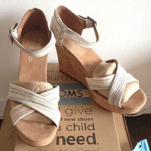 Lower price!TOMS 8.5 MultiStripesStrappy Wedge NWT