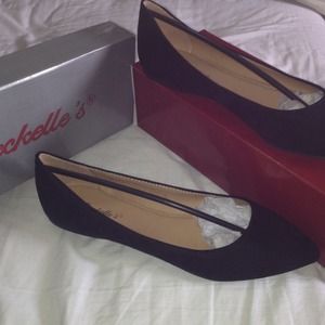 BRAND NEW POINTED BLACK FLATS!