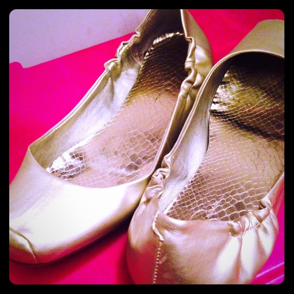 Gold Flats -JESSICA SIMPSON size 9 1/2