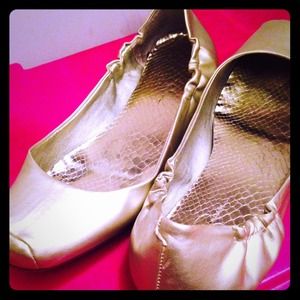 Gold Flats -JESSICA SIMPSON size 9 1/2