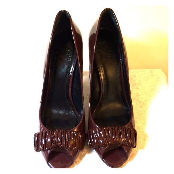 Burberry classic red pumps 💯authentic