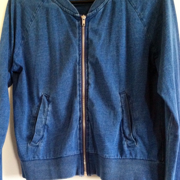 💙💙 Blue Jacket 💙💙 - Picture 2 of 3