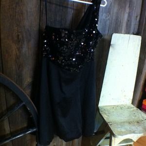 One shoulder black dress
