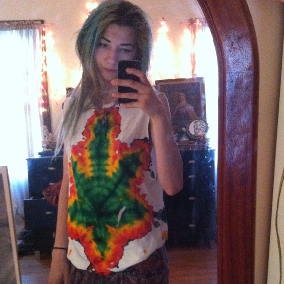 🌸traded🌸 Tie dye pot leaf tank