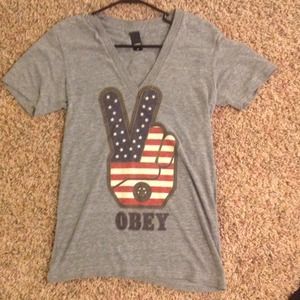 Obey tee