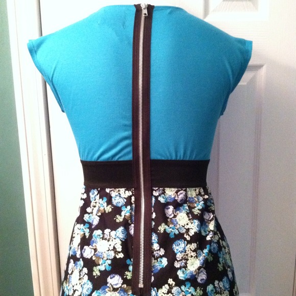 Bailey Girl Floral Dress - Picture 3 of 3